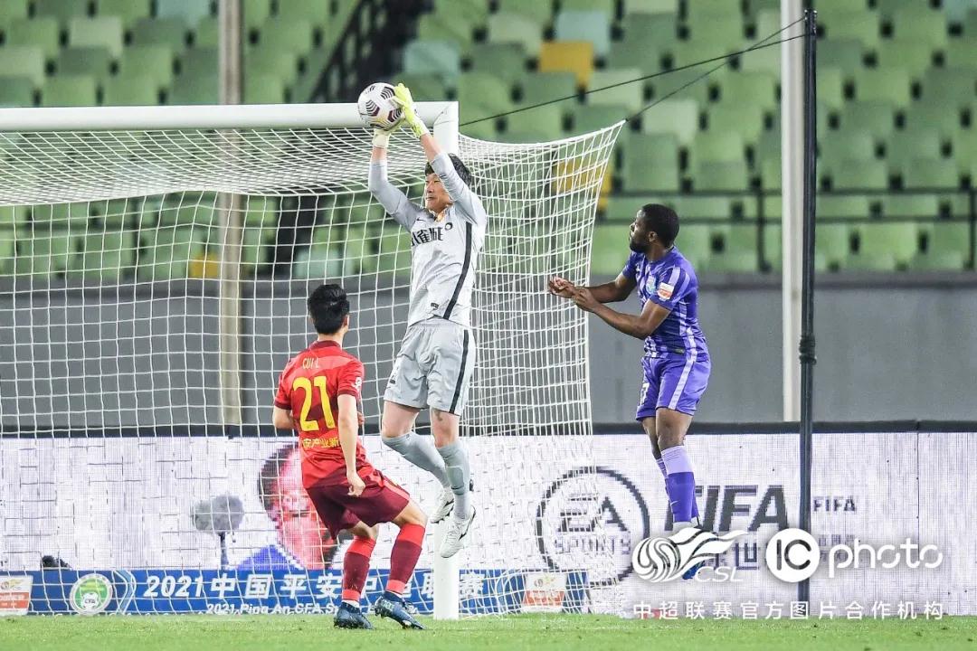 ترتيبهدافىالدورىالالمانىالانمنيتصدرالسباقنحوالحذاءالذهبي؟
