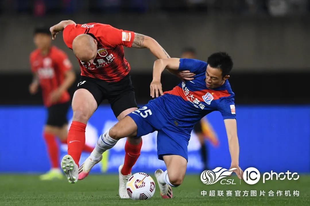 ملخص مباراة ليفربول وإيفرتون اليومصراع ملحمي في الدوري الإنجليزي
