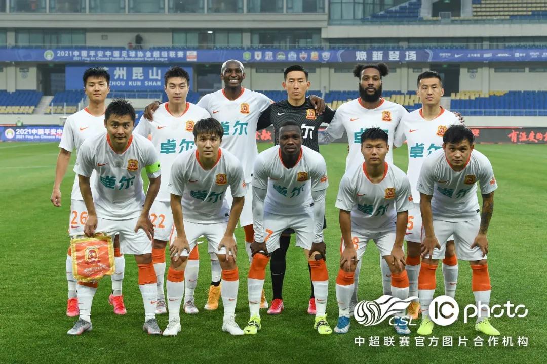 عايز هدافين الدوري المصري 2024 تعرف على أبرز المرشحين للتتويج بلقب الهداف